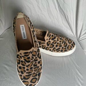 Steve Madden leopard casual shoes. Excellent condition, worn once, size 9.